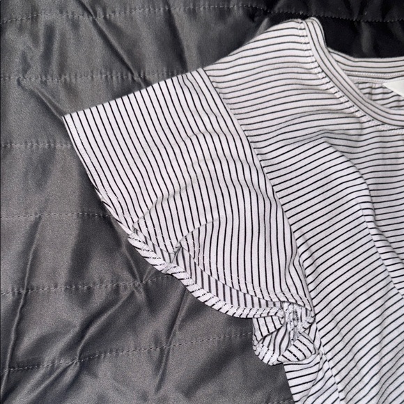 WOMENS STRIPED RUFFLE SLEEVE TOP - Picture 2 of 2